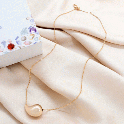 Collar Minimalista con Dije Orgánico Dorado