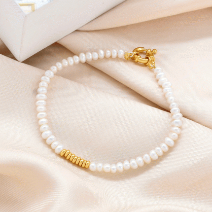 Pulsera de Perlas Mini con Detalles Dorados – Delicadeza y Estilo Minimalista