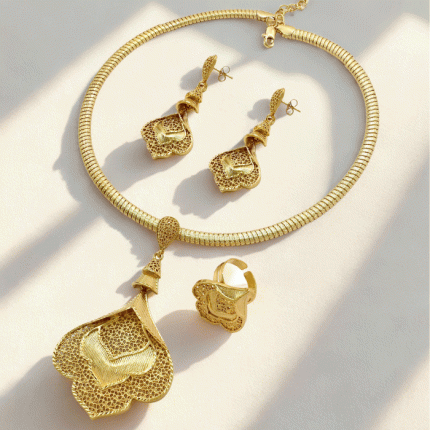 Juego Flor Árabe en Baño de Oro – Collar, Aretes y Anillo de Alta Elegancia