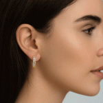 Argollas Huggies Bicolor en Oro y Oro Blanco con Brillantes - Imagen 2