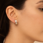 Argollas Huggies Bañadas en Oro con Detalles en Oro Blanco - Imagen 2