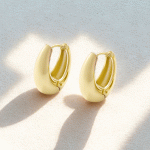 Argollas Elegantes Bañadas en Oro – Diseño Minimalista para Dama