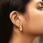 Argollas Elegantes Bañadas en Oro – Diseño Minimalista para Dama - Imagen 2