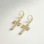 Aretes de Cruz Dorada con Circonitas Brillantes