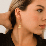 Aretes Triángulo Dorado con Estrella y Detalles Brillantes - Imagen 2