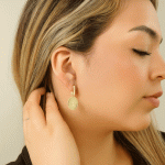 Aretes Dorados con Dije Ovalado de Osito - Imagen 2