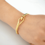 Pulsera Ajustable en Oro con Detalle de Nudo – Elegancia Atemporal - Imagen 2