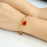 Pulsera Bañada en Oro con Dije de Corazón Rojo y Esferas – Estilo Elegante para Damas - Imagen 2