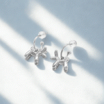 Aretes de Globo Perrito Bañados en Plata – Diseño Divertido y Moderno