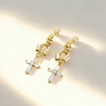 Aretes Bañados en Oro con Cruz Colgante para Dama