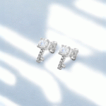 Aretes en Forma de Llave Bañados en Plata con Circones