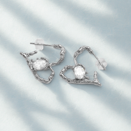 Semi Argollas Corazón Bañadas en Plata con Detalle de Cristal