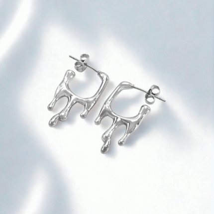 Aretes Modernos en Plata con Diseño Abstracto para Damas