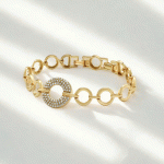 Pulsera de Eslabones Circulares con Detalle Central Bañada en Oro