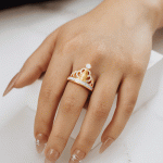 Anillo Virgen de Guadalupe en forma de Corona Bañado en Oro - Imagen 2