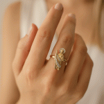 Anillo San Judas Tadeo Bañado en Oro con Detalles de Brillo - Imagen 2