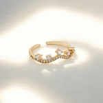 Anillo Corona de Lujo Bañado en Oro con Circones