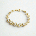 Pulsera de Corazones y Flores con Circones Bañada en Oro