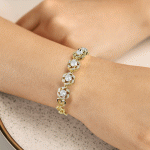 Pulsera de Corazones y Flores con Circones Bañada en Oro - Imagen 2