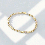 Pulsera Bañada en Oro con Detalles Bicolores y Diseño Clásico