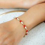 Pulsera Bañada en Oro con Dijes de Honguitos Rojos - Imagen 2