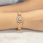 Pulsera Bañada en Oro con Diseño Clásico y Centro Decorado con Circones - Imagen 2