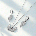 Juego de Cadena con Dije y Aretes Alas de Ángel Bañado en Plata