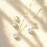 Juego de Cadena, Dije y Aretes Clásicos con Circones Bañados en Oro