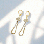 Aretes Largos Elegantes Bañados en Oro con Brillo de Circones