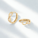 Argollas Huggies Bañadas en Oro con Diseño Minimalista
