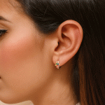 Argollas Huggies Bañadas en Oro con Piedras Multicolor - Imagen 2