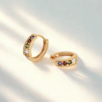 Argollas Huggies Bañadas en Oro con Circones Multicolor