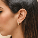 Argollas Huggies Caladas Geométricas Bañadas en Oro - Imagen 2