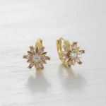 Argollas Huggies Flor de Circones Rosados Bañadas en Oro