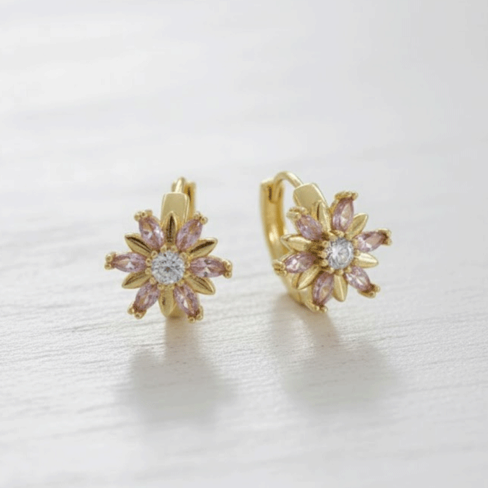 105 Argollas Huggies Flor de Circones Rosados Bañadas en Oro - Imagen 1