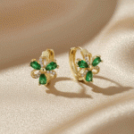 Argollas Huggies Flor Esmeralda Bañadas en Oro