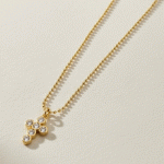 Cadena Bañada en Oro con Dije de Cruz de Circones Engastadas