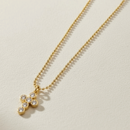 Cadena Bañada en Oro con Dije de Cruz de Circones Engastadas