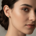 Aretes Topos Medianos con Circón Verde Bañados en Oro - Imagen 2