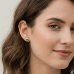 Aretes Topos Grandes con Circón Verde Bañados en Oro - Imagen 2