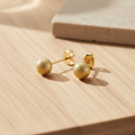 Aretes Topos Esfera Texturizados Bañados en Oro