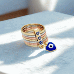 Anillo de Ojo Turco “7 Tratados” Bañado en Oro con Dije Corazón