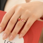 Anillo Ajustable de Fresa y Flor Bañado en Oro - Imagen 2