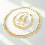 Juego de Collar, Pulsera y Aretes con Dije de Monedas Bañado en Oro