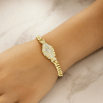 Pulsera de Virgen Orante Bañada en Oro - Imagen 2