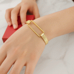 Pulsera Rígida Minimalista Bañada en Oro - Imagen 2