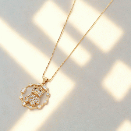 Cadena Osito Brillante con Dije Circular Bañada en Oro