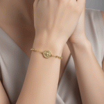 Pulsera San Benito con Crucifijo Bañada en Oro - Imagen 2