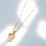 Cadena con Dije de Calavera Lisa con Circones Bañada en Oro