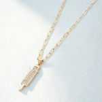 Cadena con Dije de Jeringa con Circones Bañada en Oro